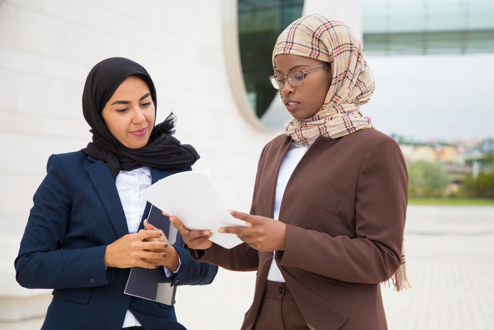 muslim-business-women-discussing-contract-text